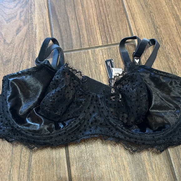 Brand new Victoria Secret Dream Angels black lace velvet bra 32 DDD - Picture 5 of 5